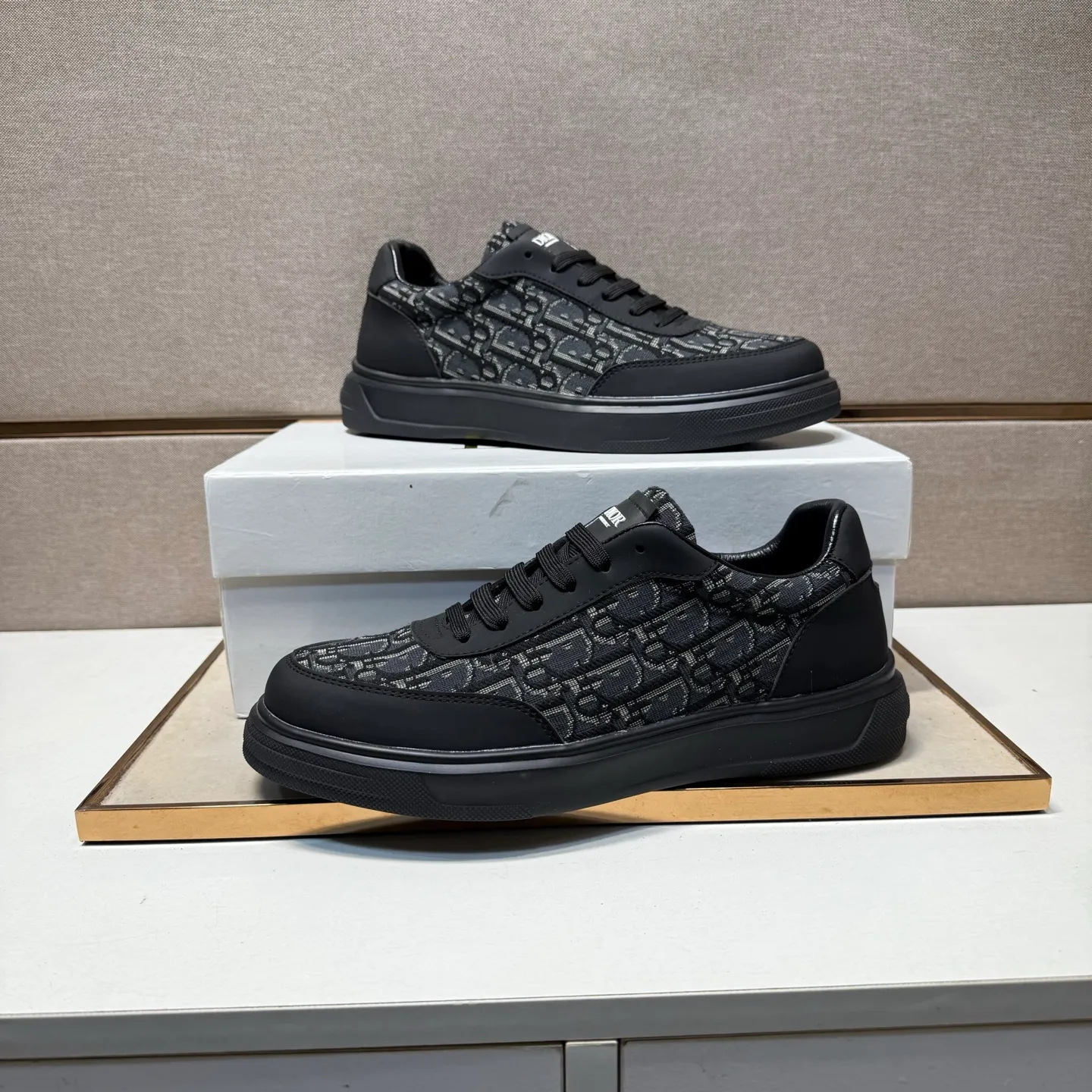⬛️Men's shoes 💰p400 [Dior~] Men's casual shoes 2025z cabinet sales simultaneously 🔶Size: 38-44#️⃣ 🔷3 colors🔜The upper is made of multi-material splicing ➕Genuine leather lining, comfortable and breathable, sole: original comfortable and wear-resistant outsole, ⚠️real thing📱photographed🎬real thing is better📢📢📢